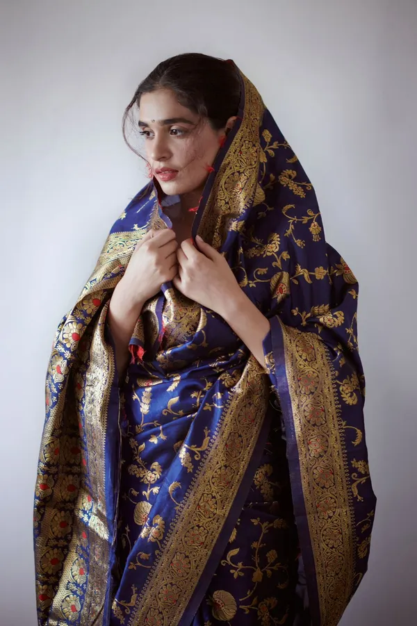 Blue_Soft_Silk_With_Gold_Zari_Saree_With_Unstitched_Blouse_For_Women