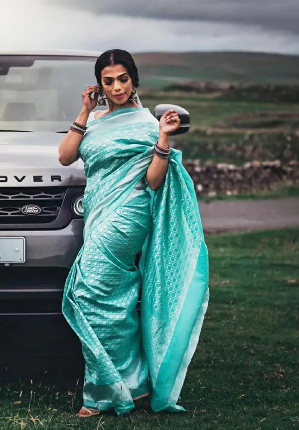Sky_Blue_Soft_Silk_Saree_With_Unstitched_Blouse_For_Women
