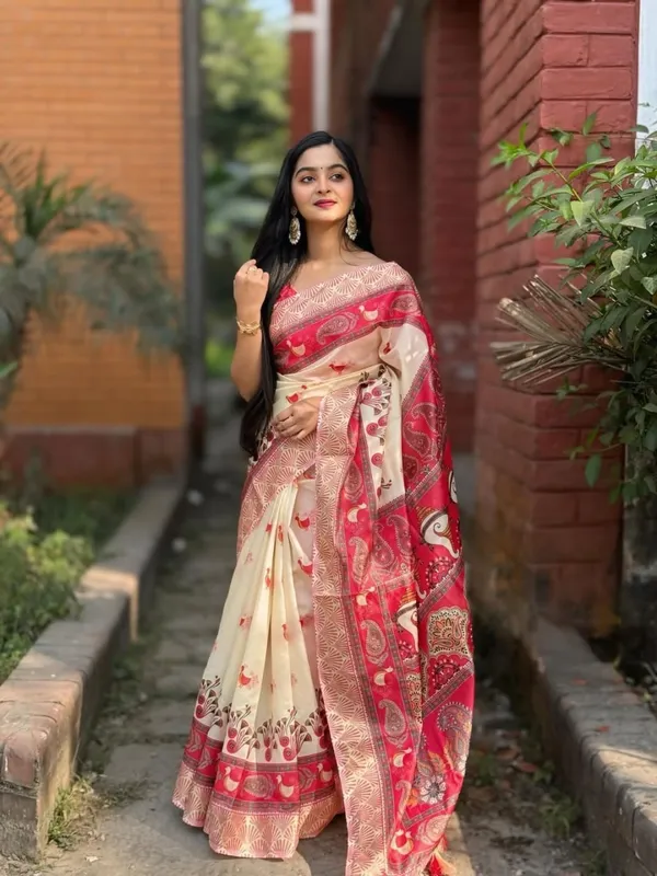 Saree_With_Unstitched_Blouse_For_Women