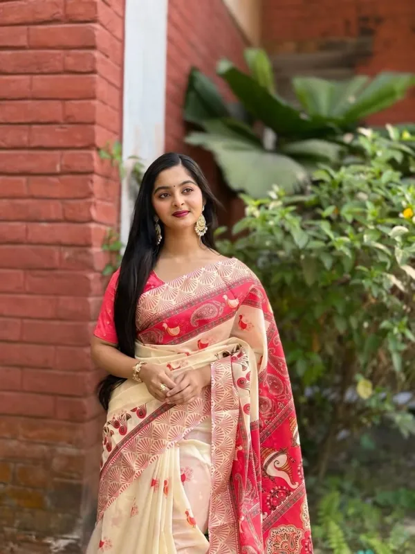 Saree_With_Unstitched_Blouse_For_Women