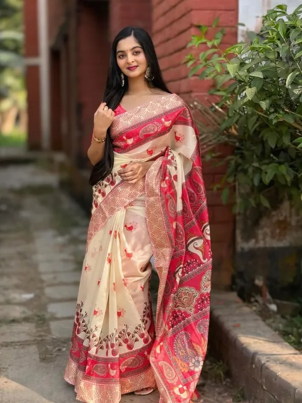 Saree_With_Unstitched_Blouse_For_Women
