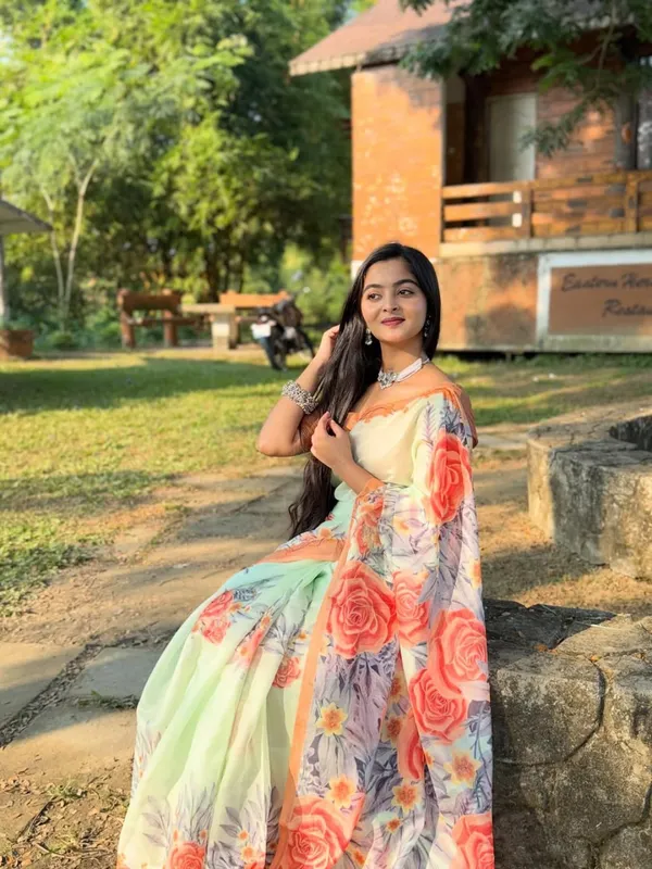 Saree_With_Unstitched_Blouse_For_Women