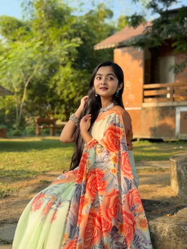 Saree_With_Unstitched_Blouse_For_Women