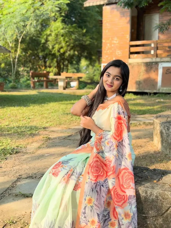 Saree_With_Unstitched_Blouse_For_Women