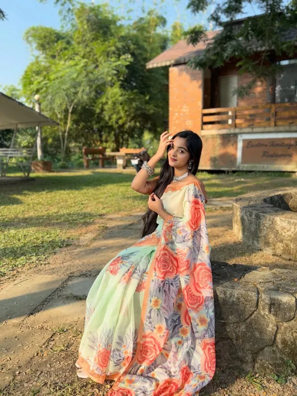 Saree_With_Unstitched_Blouse_For_Women