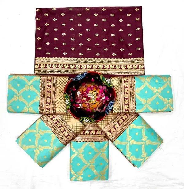 Skyblue_Maroon_Soft_Silk_Saree_With_Unstitched_Blouse_For_Women