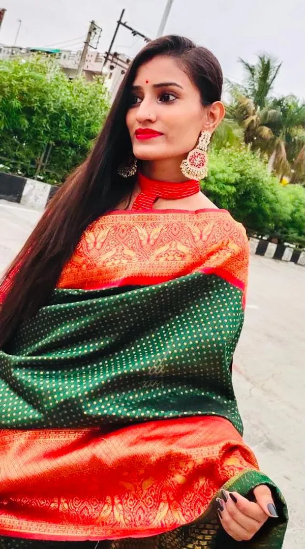 Green_Silk_Saree_With_Unstitched_Blouse_For_Women