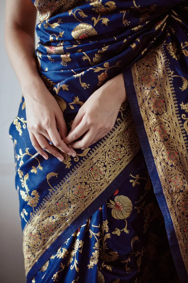 Blue_Soft_Silk_With_Gold_Zari_Saree_With_Unstitched_Blouse_For_Women