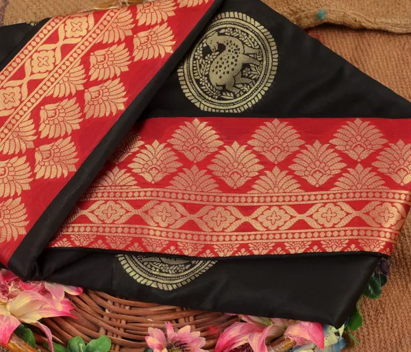Black_Soft_Silk_Saree_With_Unstitched_Blouse_For_Women
