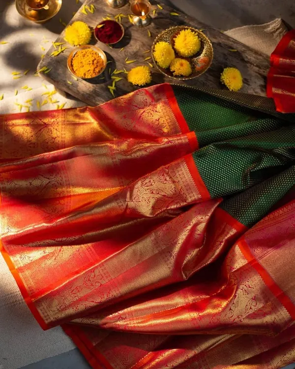 Green_Silk_Saree_With_Unstitched_Blouse_For_Women