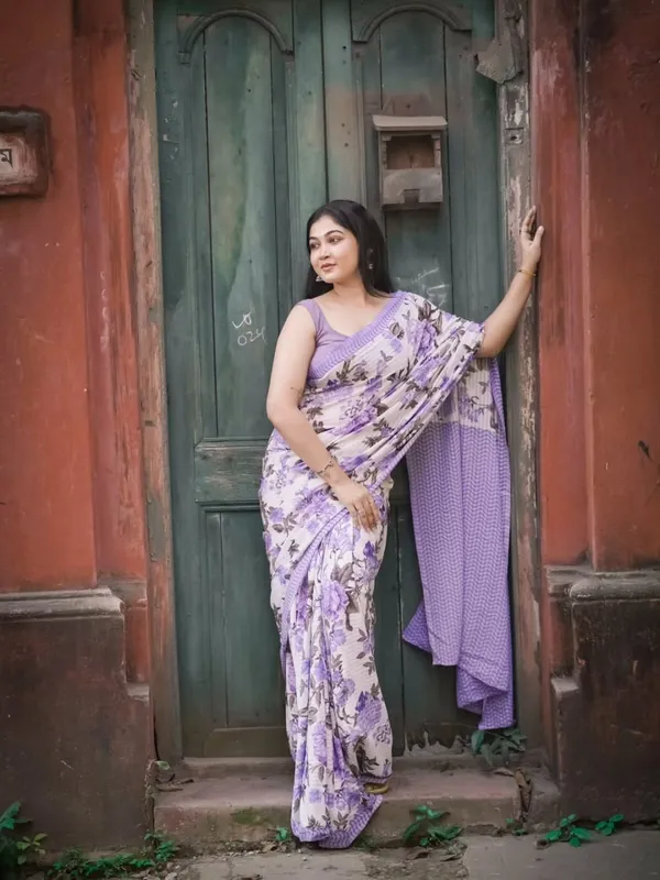 Saree_With_Unstitched_Blouse_For_Women