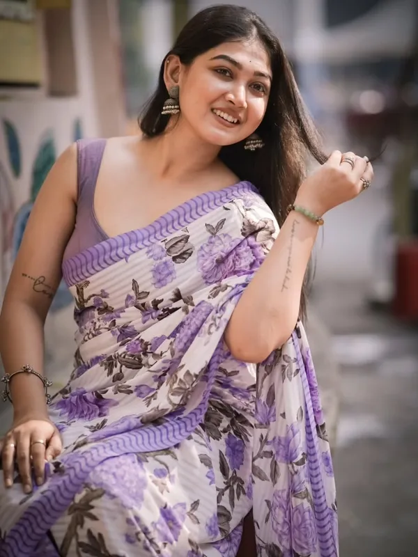 Saree_With_Unstitched_Blouse_For_Women