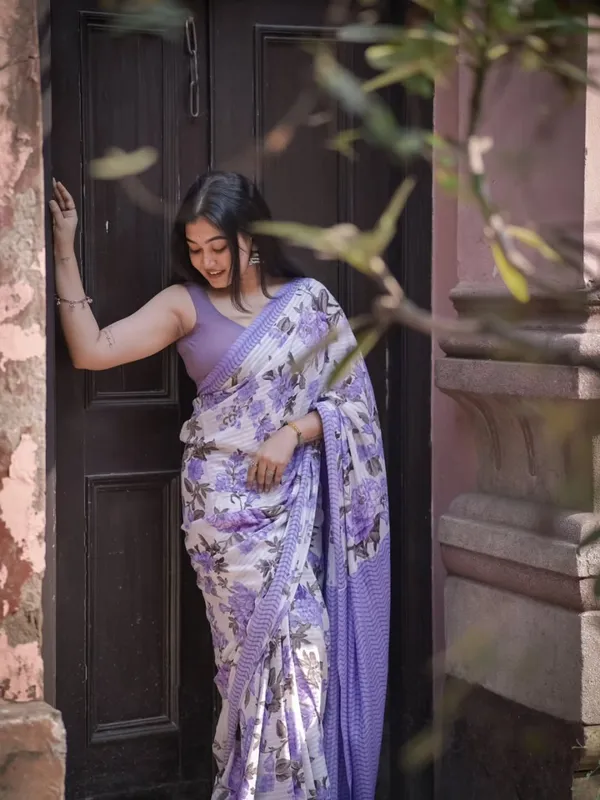 Saree_With_Unstitched_Blouse_For_Women