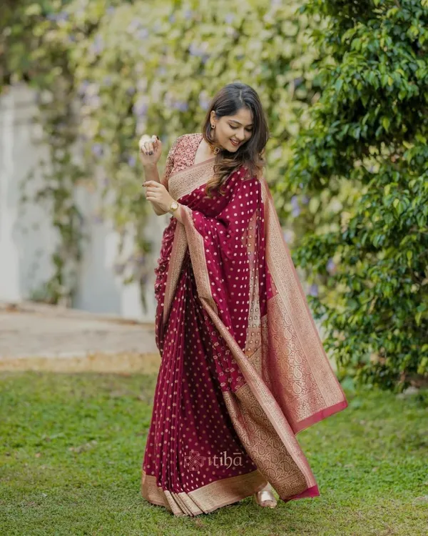 Saree_With_Unstitched_Blouse_For_Women