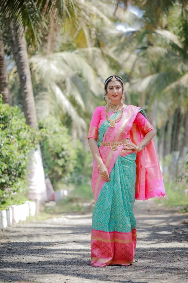 Blue_Soft_Silk_Saree_With_Unstitched_Blouse_For_Women