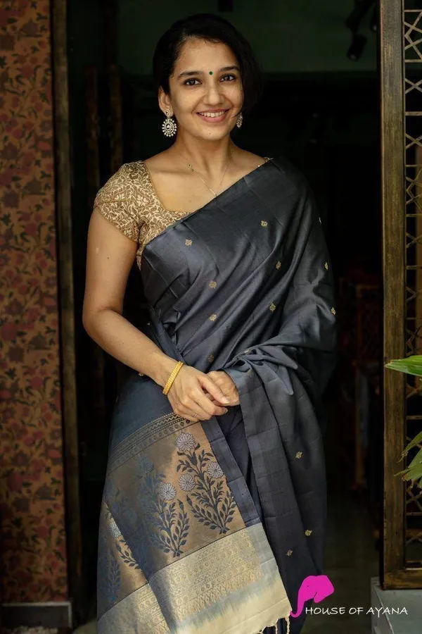 Black_Soft_Silk_Saree_With_Unstitched_Blouse_For_Women