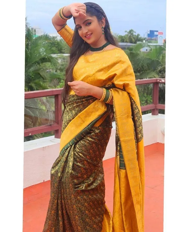 Yellow_Soft_Silk_Saree_With_Unstitched_Blouse_For_Women