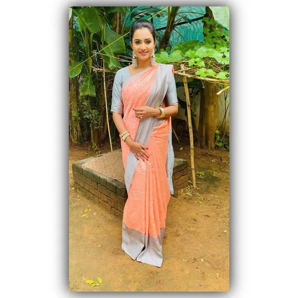 Peach_Soft_Silk_Saree_With_Unstitched_Blouse_For_Women