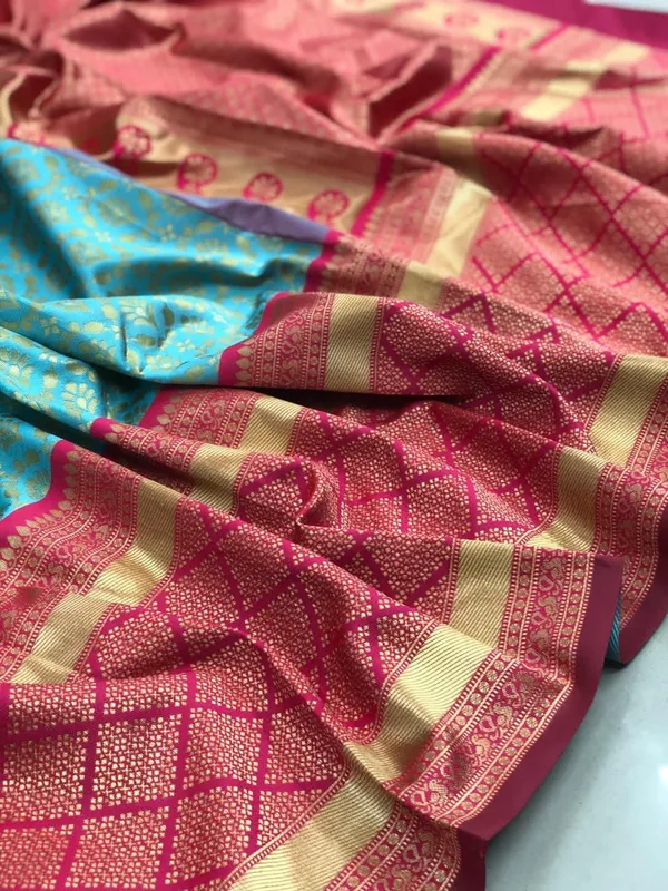 Blue_Soft_Silk_Saree_With_Unstitched_Blouse_For_Women
