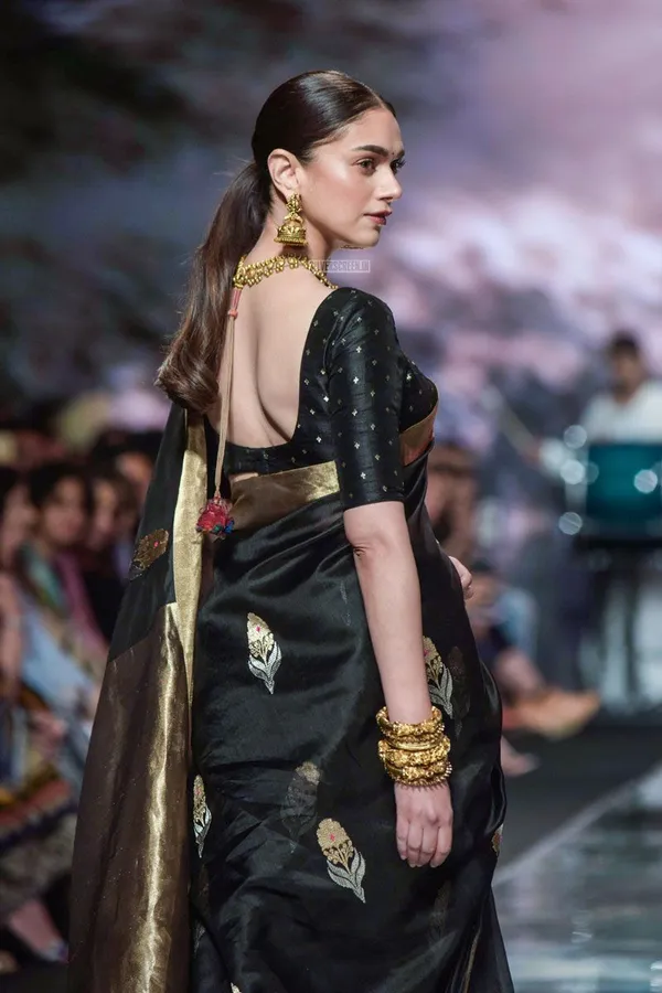 Black_Soft_Silk_Saree_With_Unstitched_Blouse_For_Women