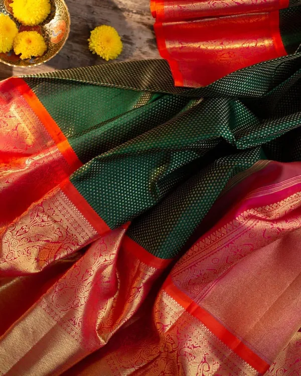 Green_Silk_Saree_With_Unstitched_Blouse_For_Women