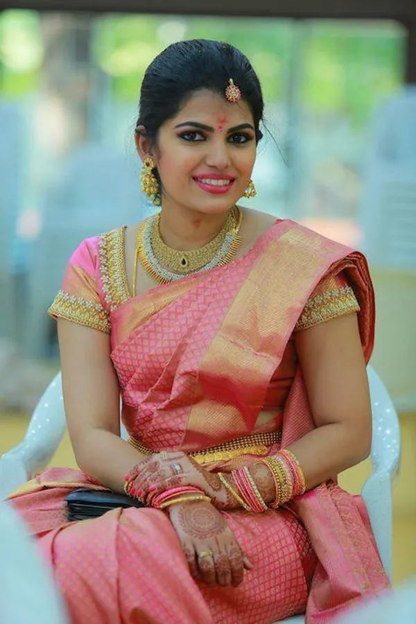 Peach_Soft_Silk_Saree_With_Unstitched_Blouse_For_Women