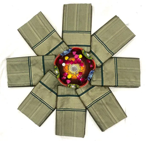 Green_Soft_Silk_Saree_With_Unstitched_Blouse_For_Women