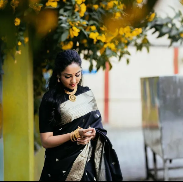 Black_Soft_Silk_Saree_With_Unstitched_Blouse_For_Women