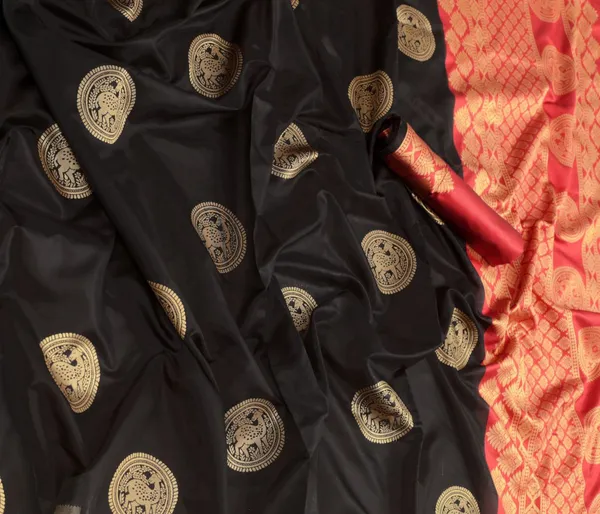 Black_Soft_Silk_Saree_With_Unstitched_Blouse_For_Women