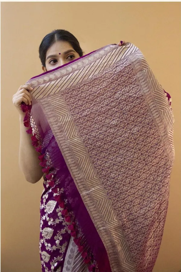 Wine_Purple_Soft_Silk_Saree_With_Unstitched_Blouse_For_Women