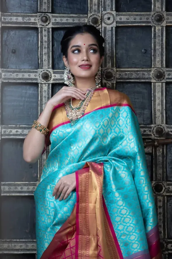 Blue_Soft_Silk_Saree_With_Unstitched_Blouse_For_Women