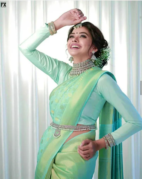 Light_Green_Soft_Silk_Saree_With_Unstitched_Blouse_For_Women