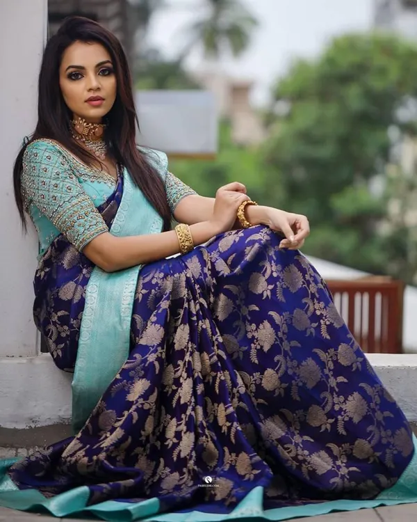 Deep_Purpule_Soft_Silk_Saree_With_Unstitched_Blouse_For_Women