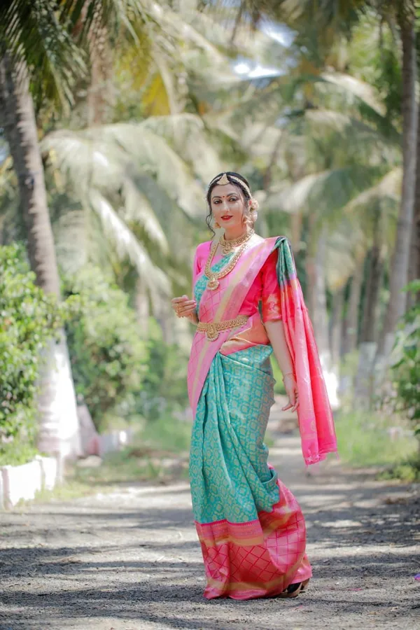 Blue_Soft_Silk_Saree_With_Unstitched_Blouse_For_Women