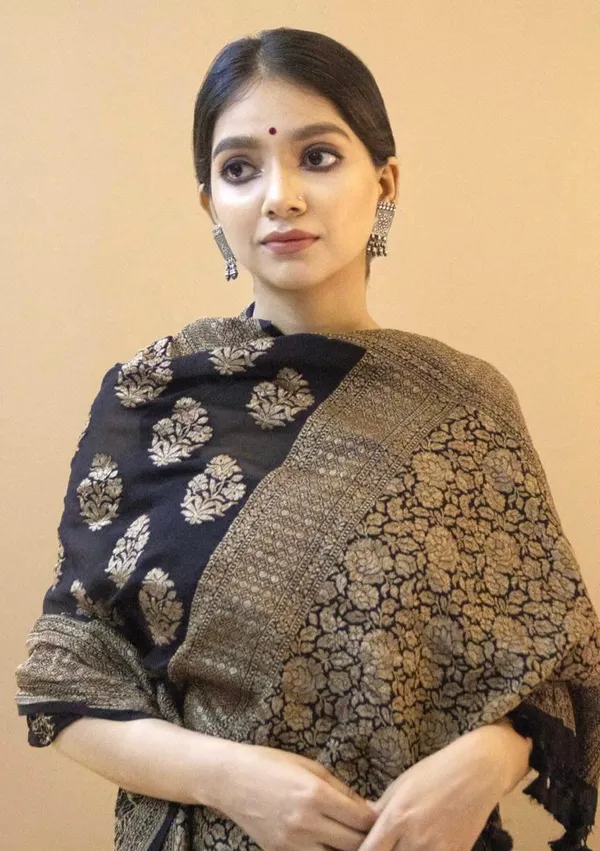 Black_Soft_Silk_Saree_With_Unstitched_Blouse_For_Women