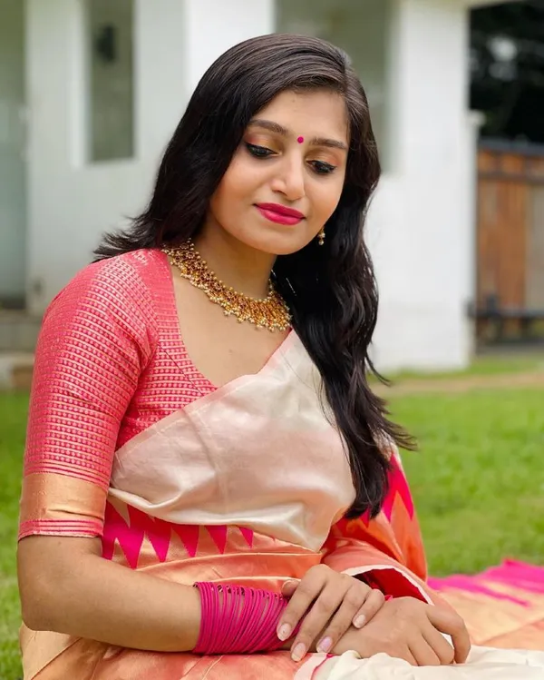 Peach_Pink_Soft_Silk_Saree_With_Unstitched_Blouse_For_Women