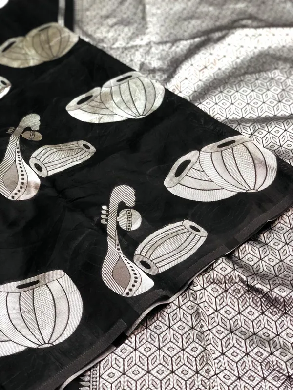 Black_Silver_Soft_Silk_Saree_With_Unstitched_Blouse_For_Women