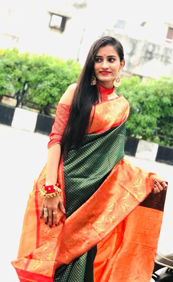 Green_Silk_Saree_With_Unstitched_Blouse_For_Women