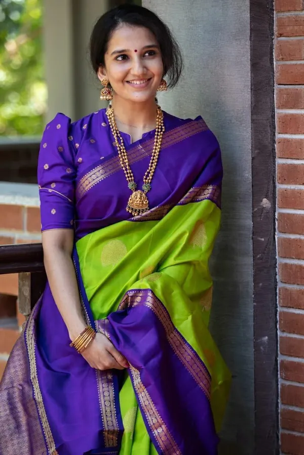 Parrot_Blue_Soft_Silk_Saree_With_Unstitched_Blouse_For_Women
