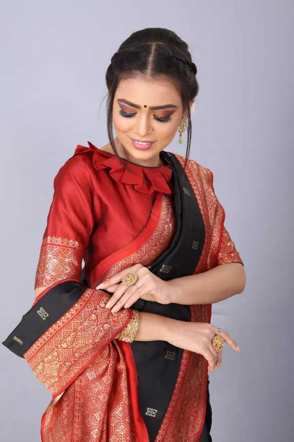 Black_Soft_Silk_Saree_With_Unstitched_Blouse_For_Women