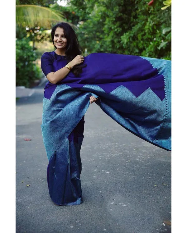Blue_Soft_Silk_Saree_With_Unstitched_Blouse_For_Women