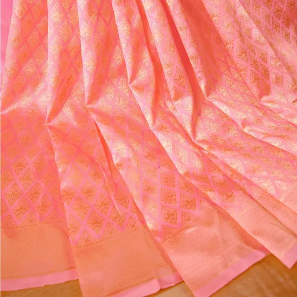 Peach_Soft_Silk_Saree_With_Unstitched_Blouse_For_Women