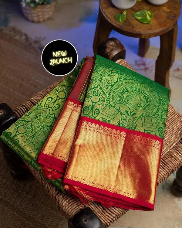 Green_Soft_Silk_Saree_With_Unstitched_Blouse_For_Women