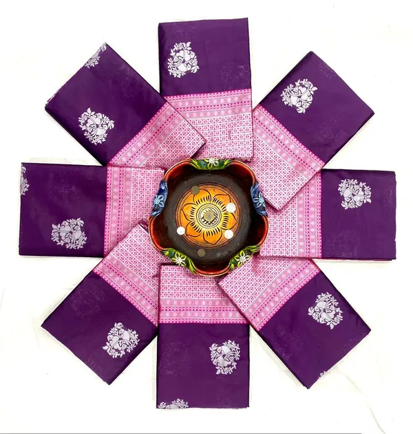 Maroon_Soft_Silk_Saree_With_Unstitched_Blouse_For_Women