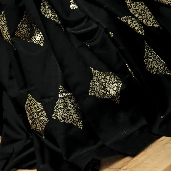 Black_And_Mint_Green_Soft_Silk_Saree_With_Unstitched_Blouse_For_Women