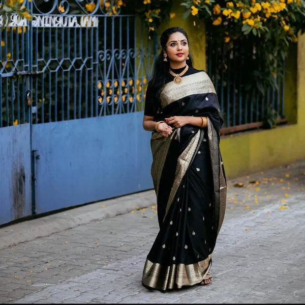 Black_Soft_Silk_Saree_With_Unstitched_Blouse_For_Women