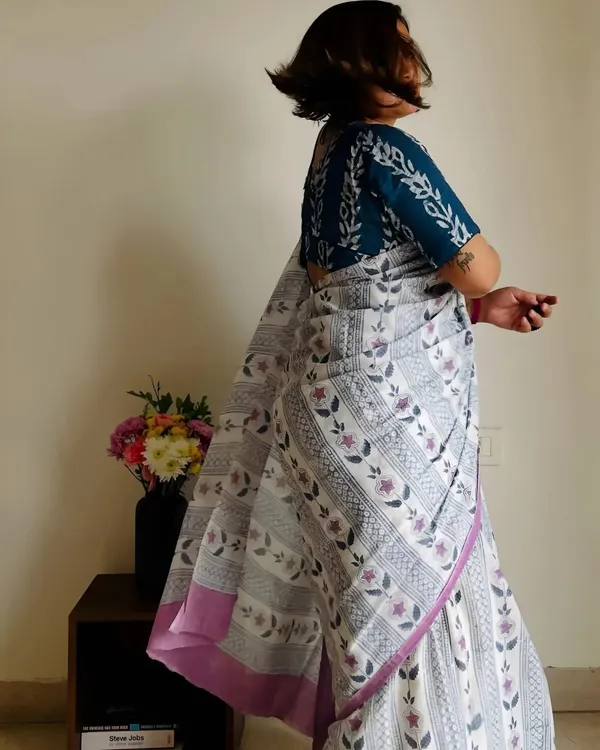 Saree_With_Unstitched_Blouse_For_Women
