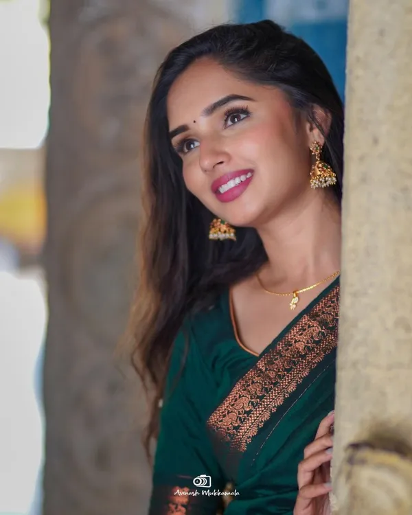 Saree_With_Unstitched_Blouse_For_Women