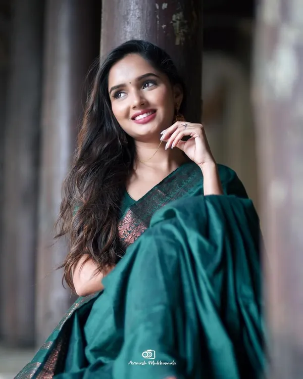 Saree_With_Unstitched_Blouse_For_Women
