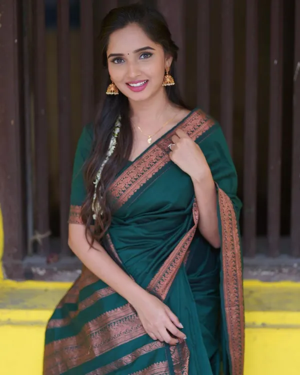 Saree_With_Unstitched_Blouse_For_Women